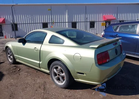 2006 Ford Mustang Gt z USA, uszkodzony, nr VIN 1ZVHT82H365106429